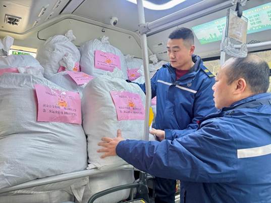 病房里的小孩 AI 生成的内容可能不正确。