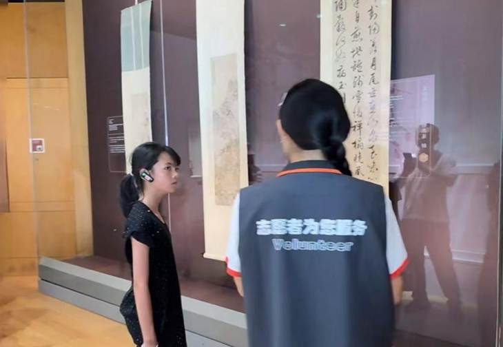 房间里的人们AI 生成的内容可能不正确。