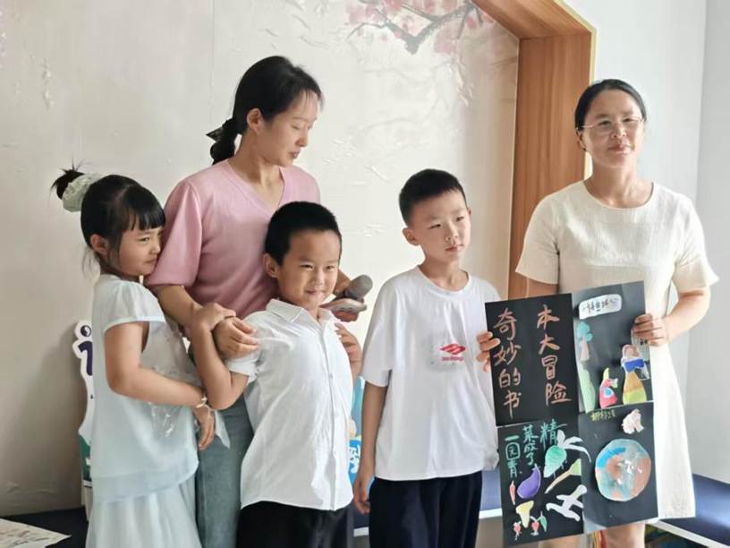 02图为读书卡展示。沈诚 供图