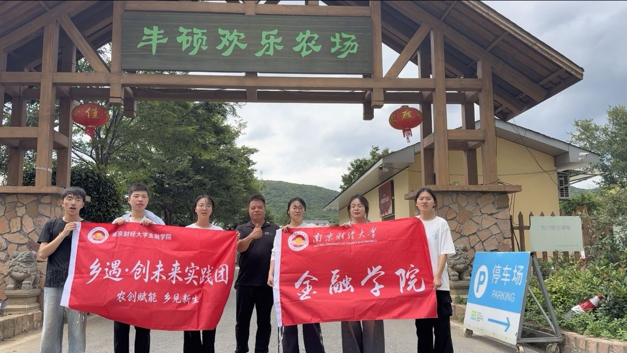 一群人站在建筑前 AI 生成的内容可能不正确。