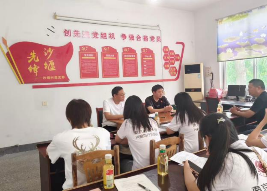 团队成员与张传银局长交流