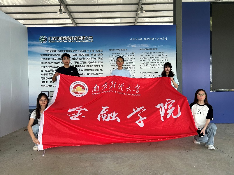 图片包含 室内, 人, 人们, 女人 AI 生成的内容可能不正确。