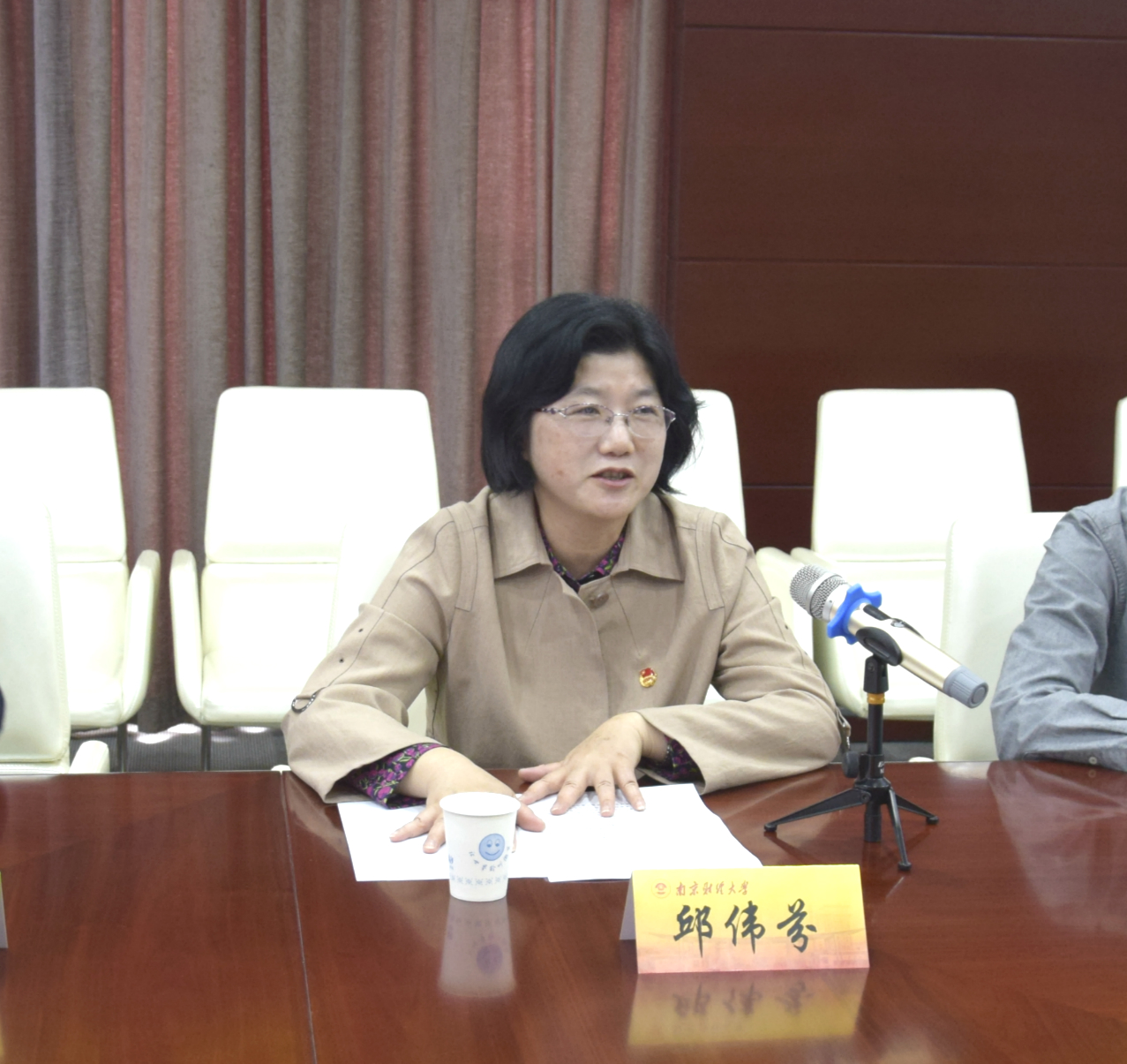 邱伟芬副校长在青年教工团支部成立仪式上讲话