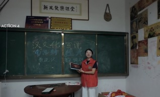 01图为队员陆子玉进行汉文化科普