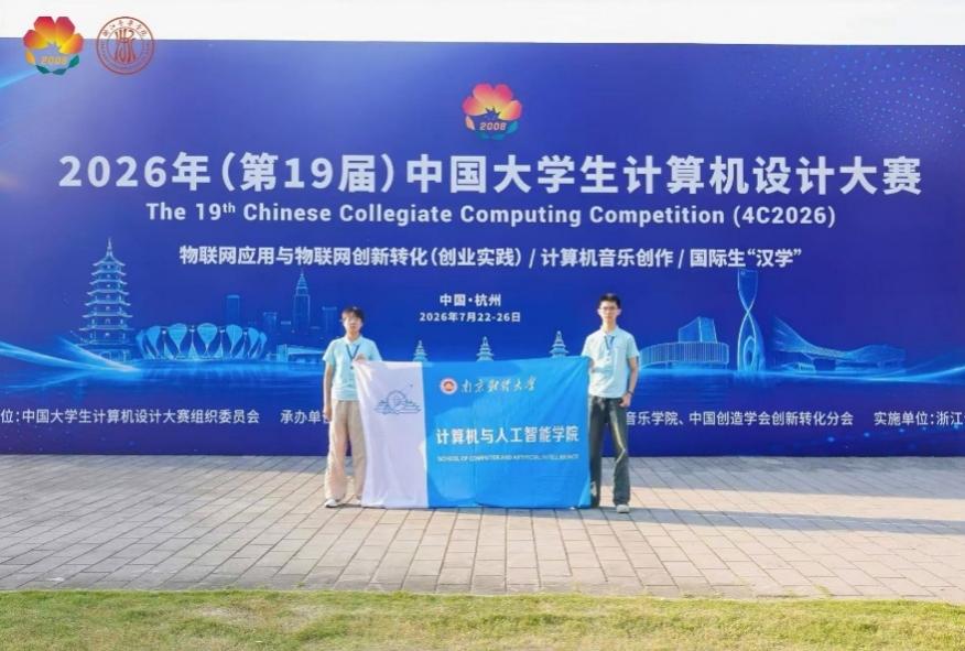 图片包含 草, 球, 女人, 播放器 AI 生成的内容可能不正确。