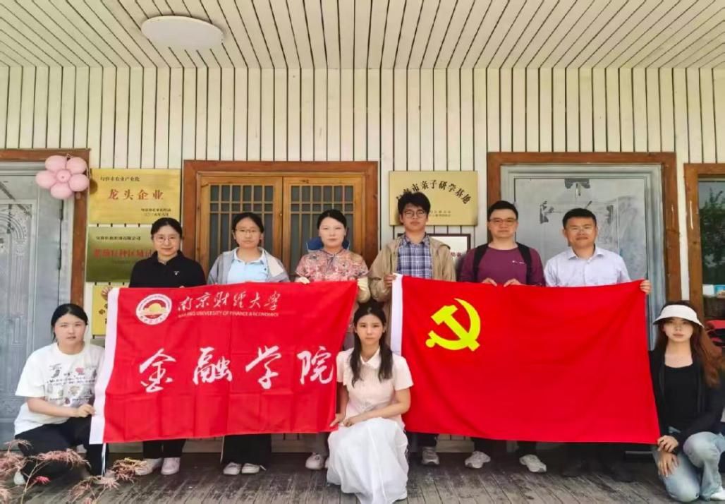 小孩们在房间里 AI 生成的内容可能不正确。