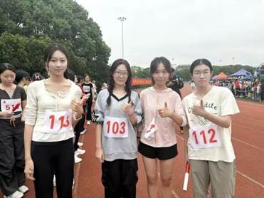 图3 女子接力合影