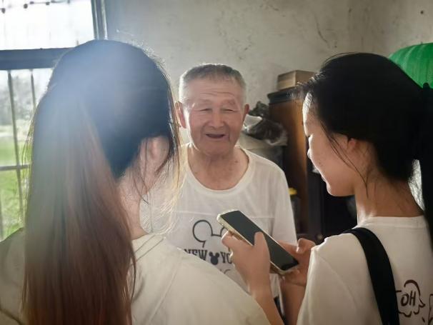外地来的大爷正脸